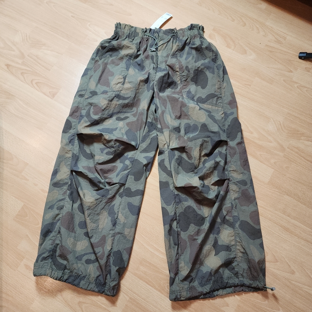 NWT Urban Outfitters Sloan Nylon Green Camo Balloon Baggy Wideleg Pants Size M - Picture 2 of 16
